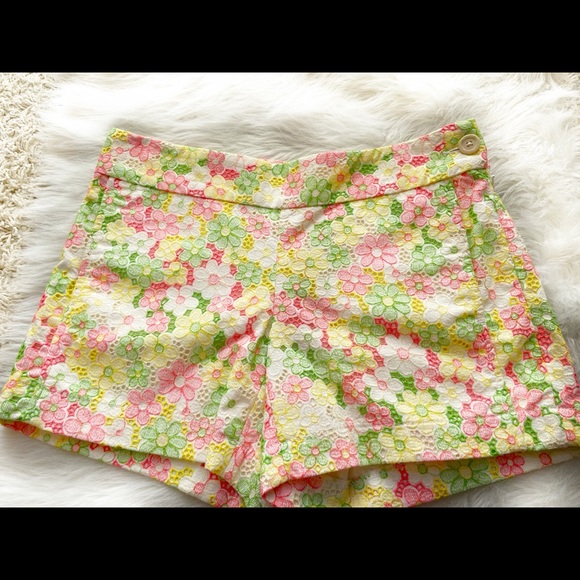 Lily Pulitzer Sloane Eyelet Floral Lace Shorts 2 - Picture 1 of 8